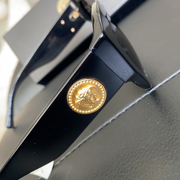 Authentic Versace women’s sunglasses - Picture 11 of 12